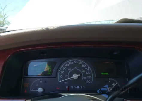 2003 Lincoln Town Car Executive из США, поврежденный, VIN 1LNHM81W93Y630836